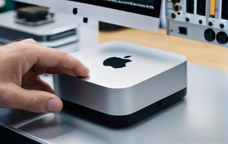 야탑동 맥미니 판매 및 수리 - A sleek, minimalist home office setup with a modern Mac mini (M1 or M2 model) positioned prominently...