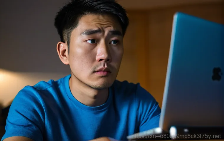 권선동 프리도스 윈도우설치 - A young, smart East Asian woman, in her mid-20s, with a gentle smile, sits comfortably at a modern c...